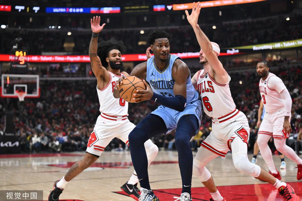 篮球比赛中 篮球比赛中